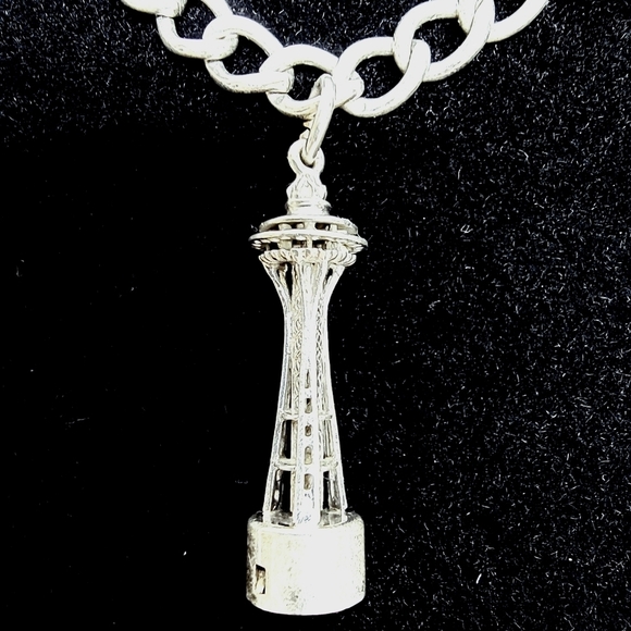 Vintage Sterling Silver Charm Bracelet with Seattle Space Needle - Picture 2 of 5